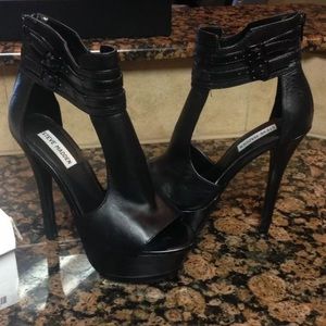 Steve Madden Desirble Black Leather Booties With Box Size